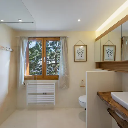 De Charme Avec Cheminée Et Balcon Ensoleillé à - Fr-1-564-84 * Courchevel