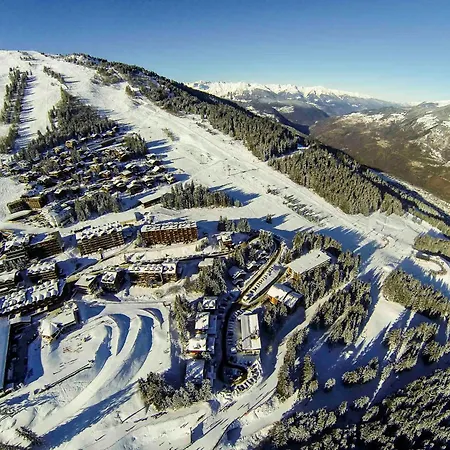 De Charme Avec Cheminée Et Balcon Ensoleillé à - Fr-1-564-84 Courchevel