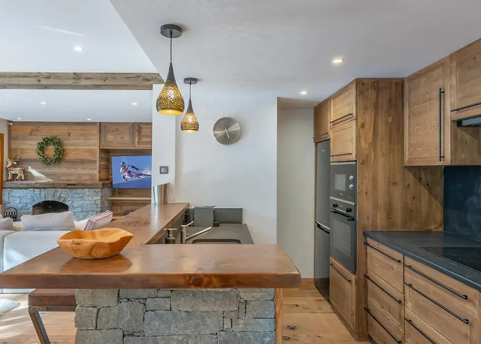 De Charme Avec Cheminee Et Balcon Ensoleille A - Fr-1-564-84